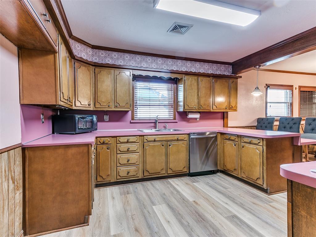 1915 S Mansfield Avenue Property Photo 12