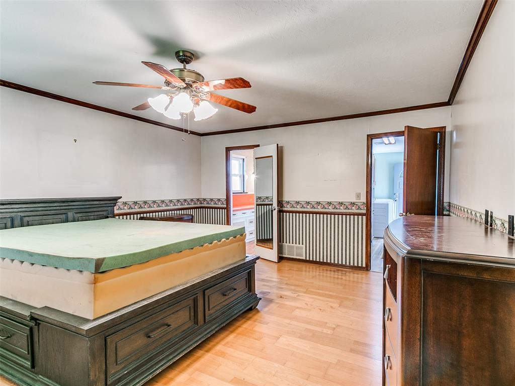 1915 S Mansfield Avenue Property Photo 13