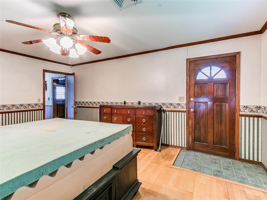 1915 S Mansfield Avenue Property Photo 14