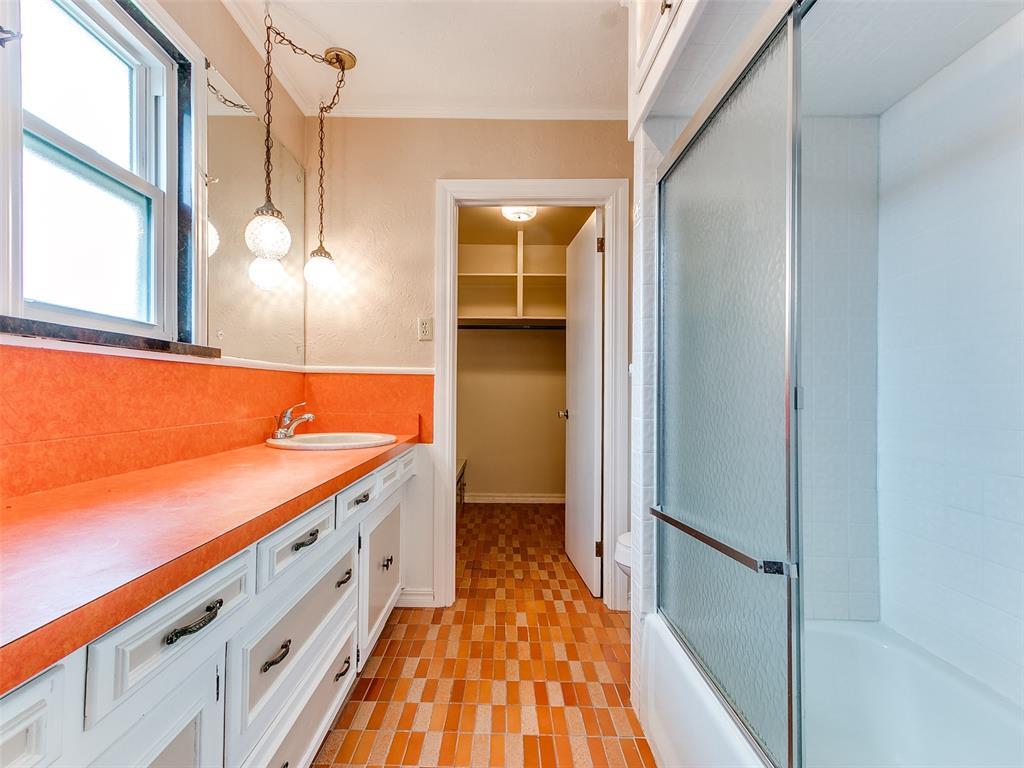 1915 S Mansfield Avenue Property Photo 15