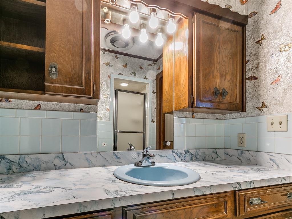 1915 S Mansfield Avenue Property Photo 17