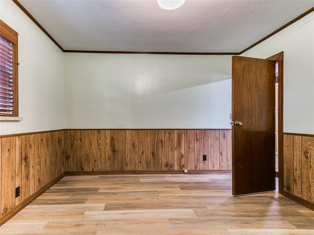 1915 S Mansfield Avenue Property Photo 19