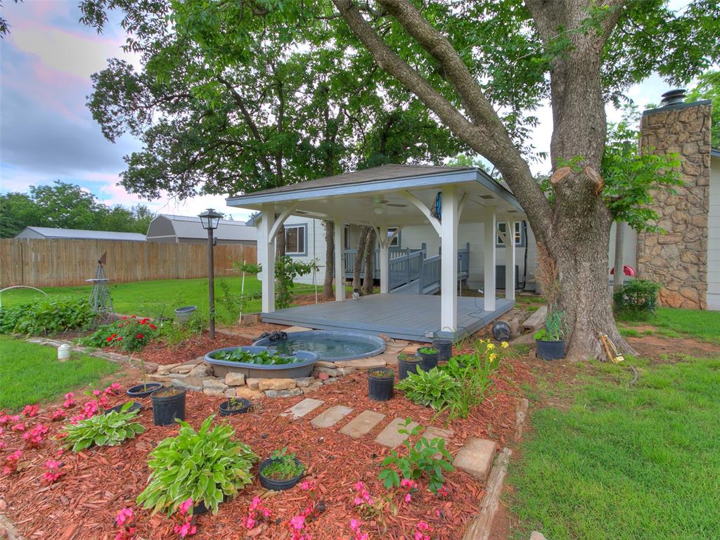 1915 S Mansfield Avenue Property Photo 26