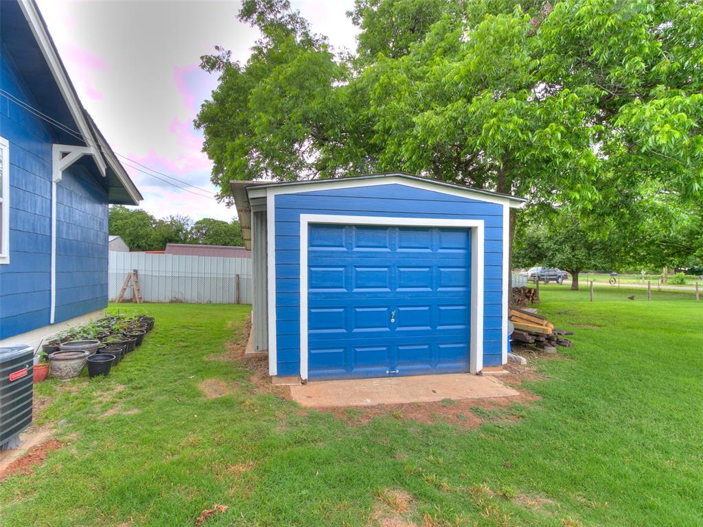 1915 S Mansfield Avenue Property Photo 34