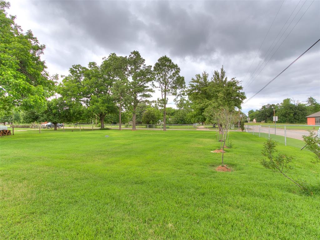 1915 S Mansfield Avenue Property Photo 36