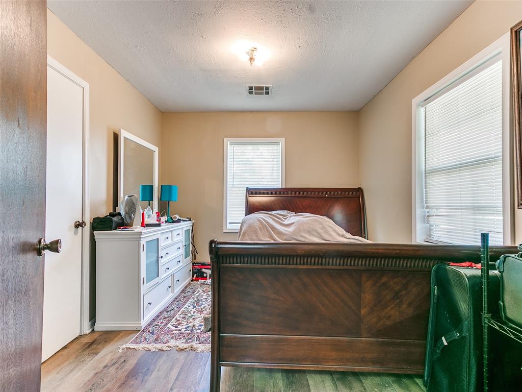 1915 S Mansfield Avenue Property Photo 39