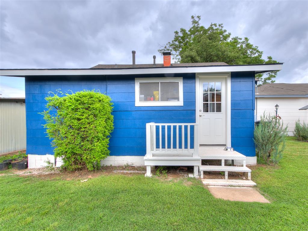 1915 S Mansfield Avenue Property Photo 44