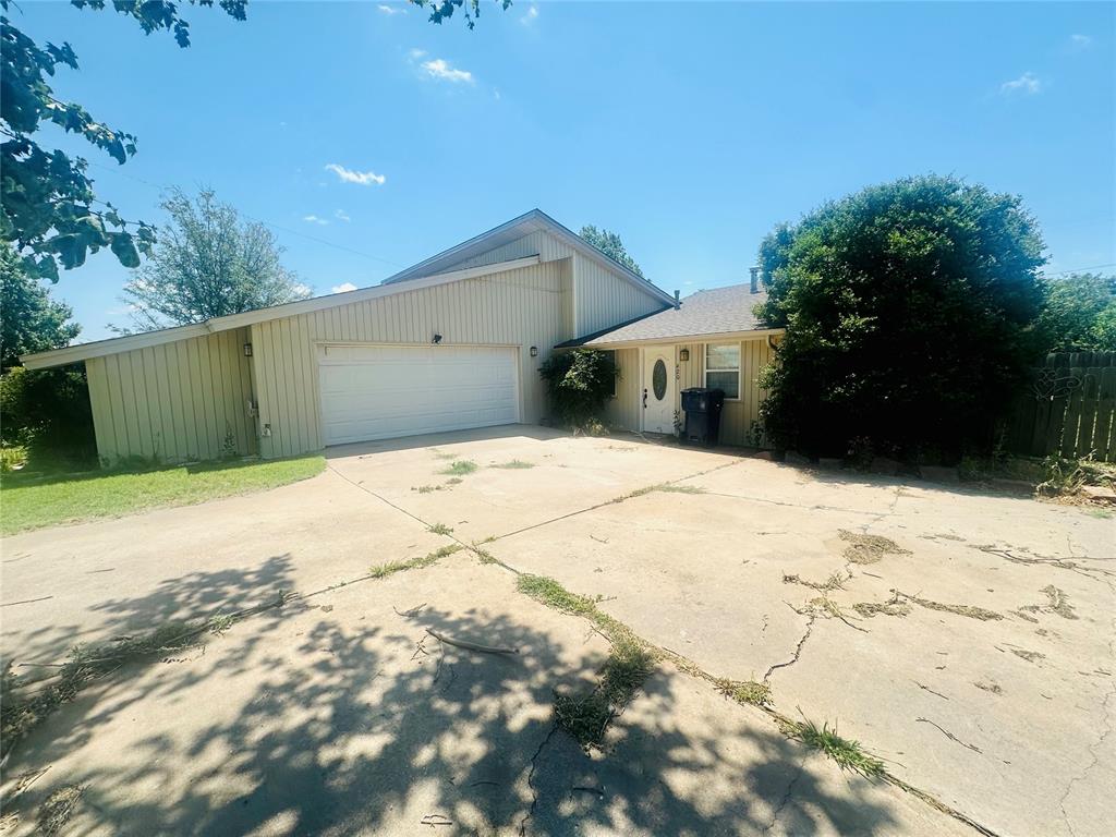 420 E 2nd Street Property Photo 3