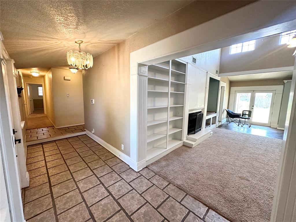 420 E 2nd Street Property Photo 4