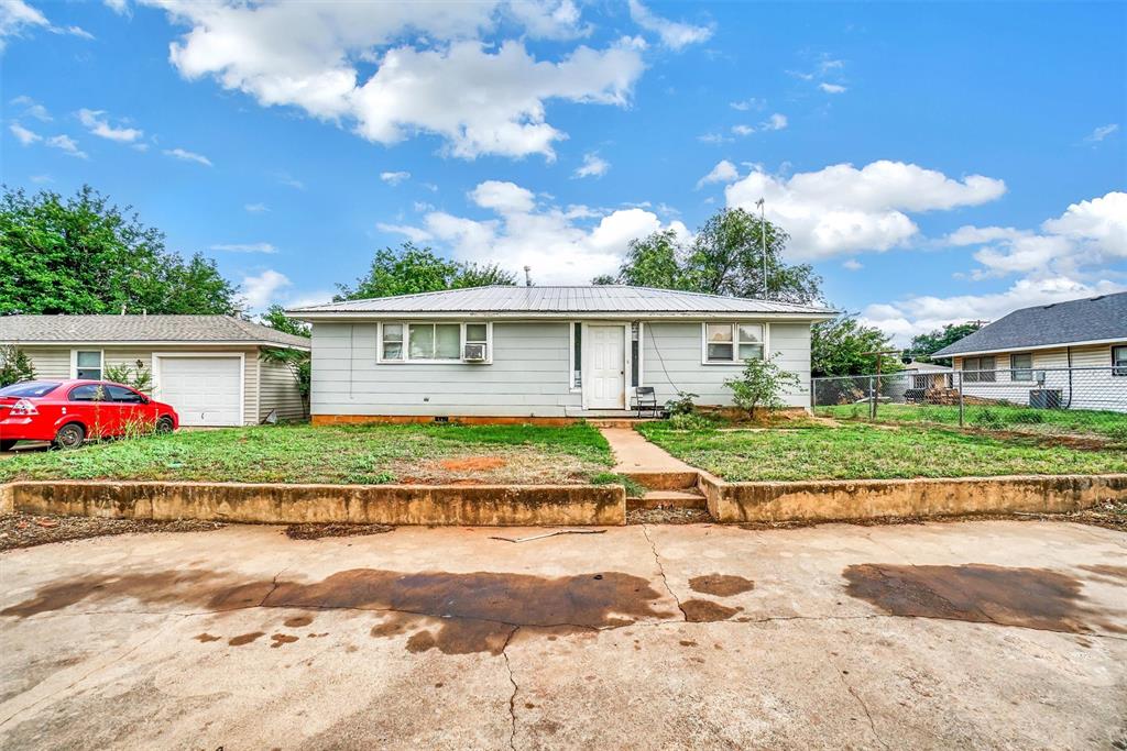 714 W Tom Stafford Street Property Photo 4