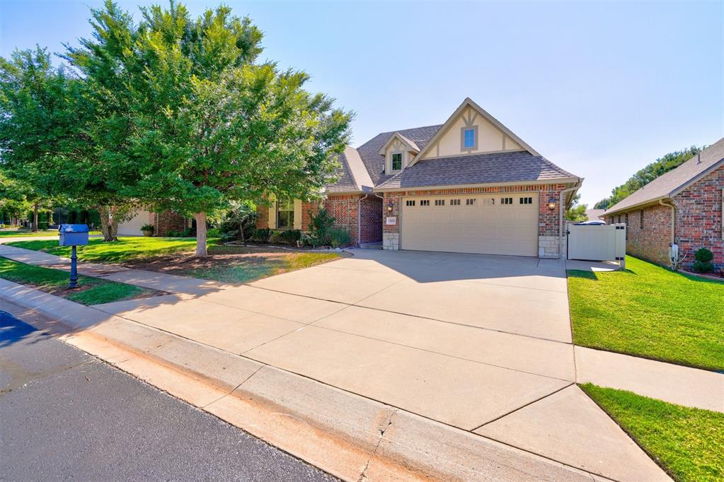 17809 Griffin Gate Drive Property Photo 3