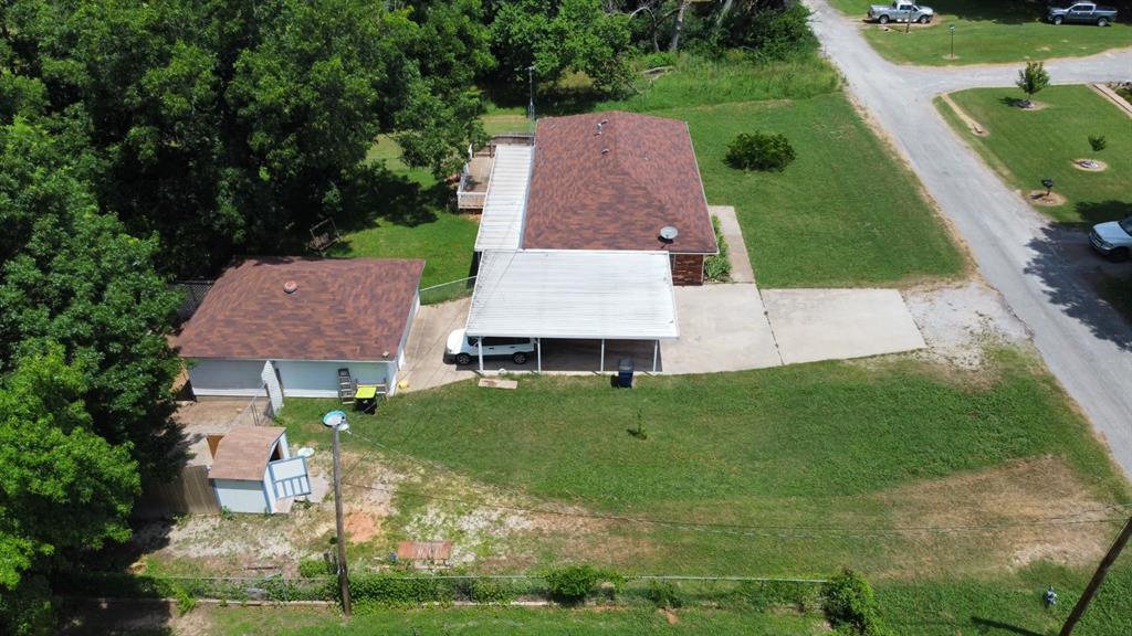 702 S Severs Avenue Property Photo 3