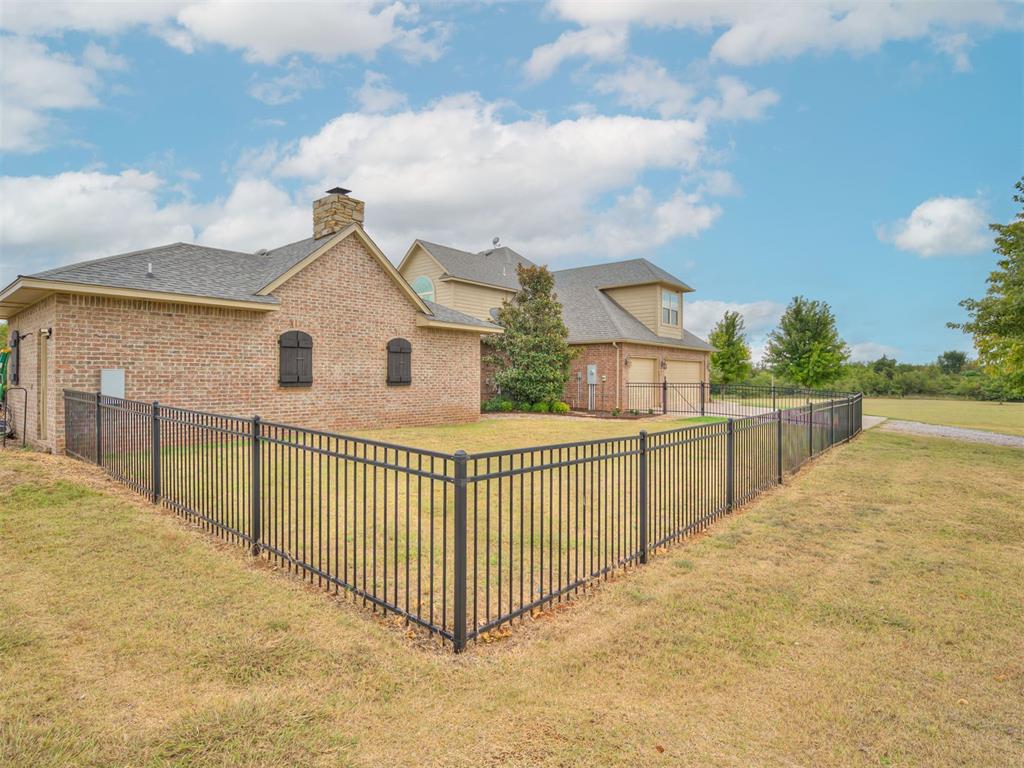 1746 County Road 1240 Property Photo 32