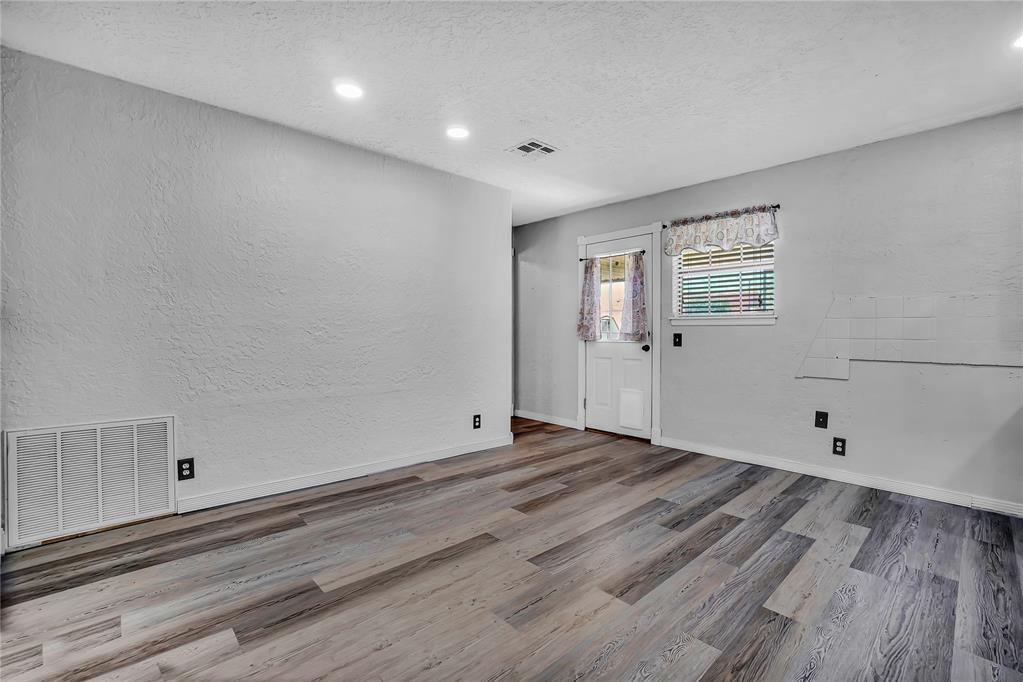 904 S Ohio Property Photo 17