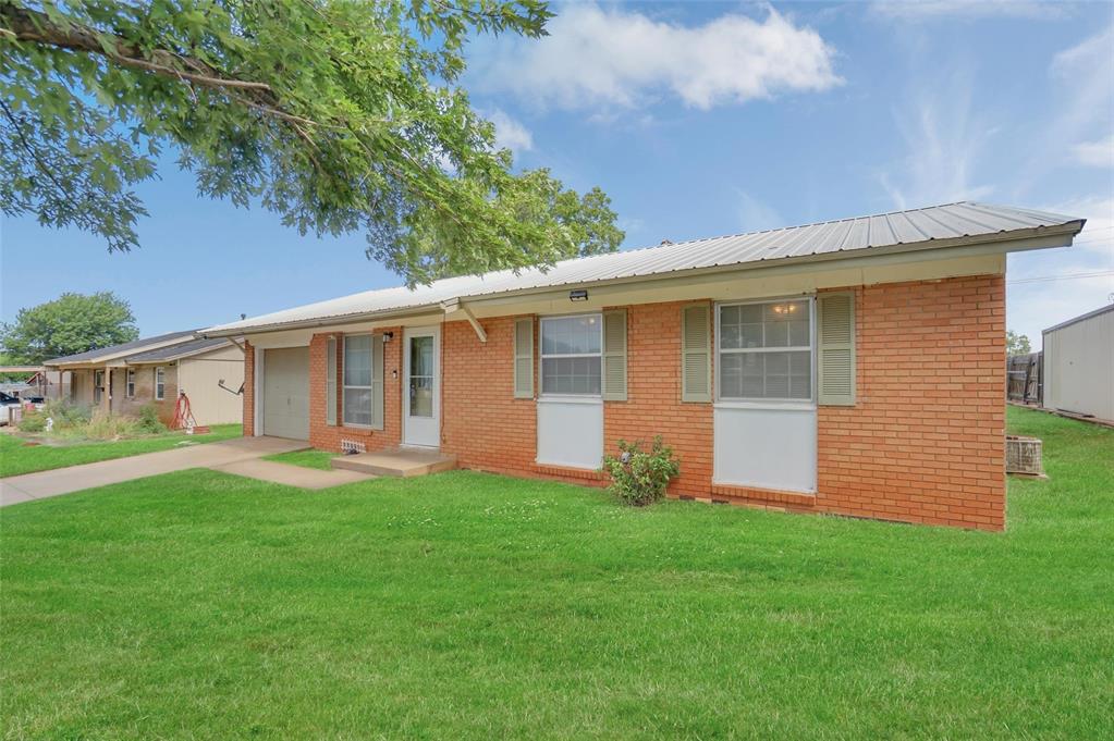 403 Hoover Circle Property Photo 4