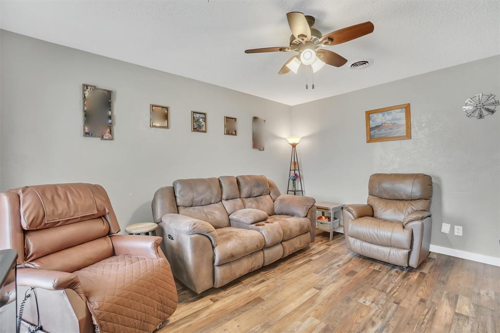 403 Hoover Circle Property Photo 6