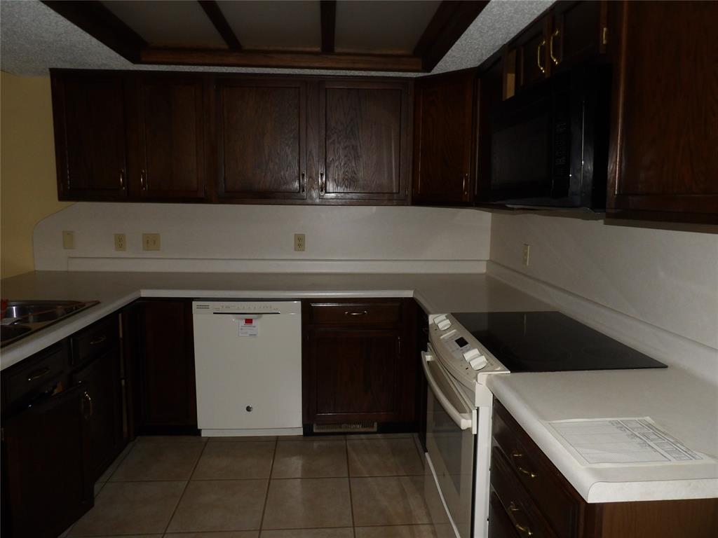 12019 Hawthorne Lane Property Photo 6