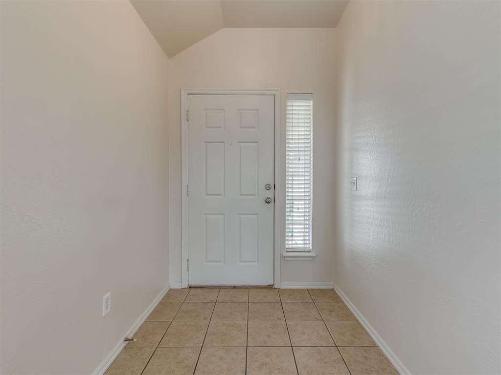 802 E Elder Street Property Photo 5