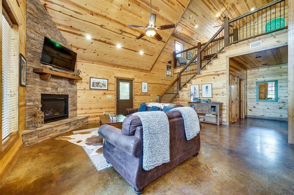 523 Sugar Pine Loop Property Photo 3
