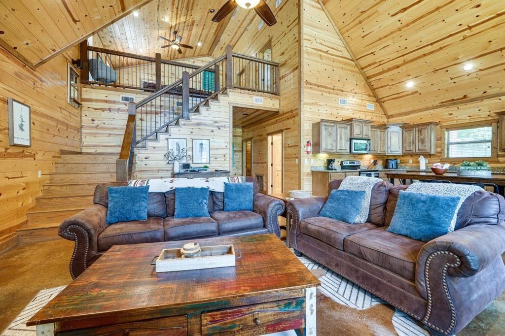 523 Sugar Pine Loop Property Photo 4