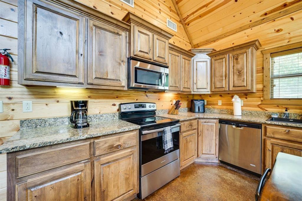 523 Sugar Pine Loop Property Photo 6