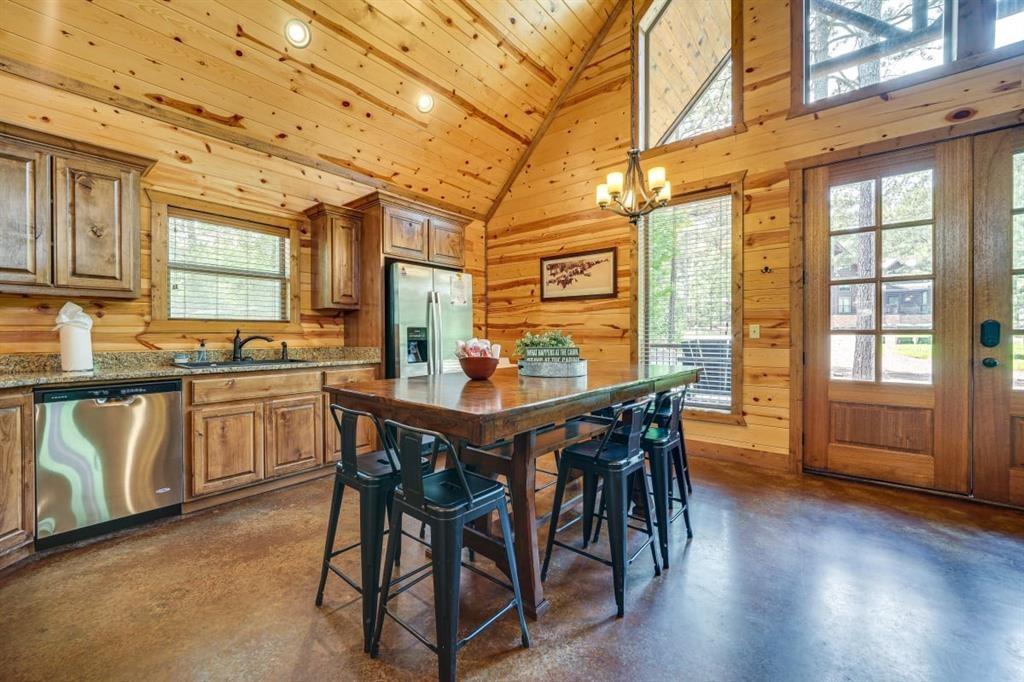 523 Sugar Pine Loop Property Photo 8