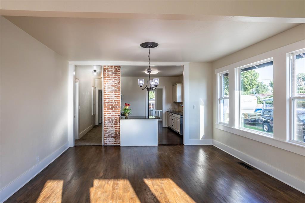 512 N College Street Property Photo 8