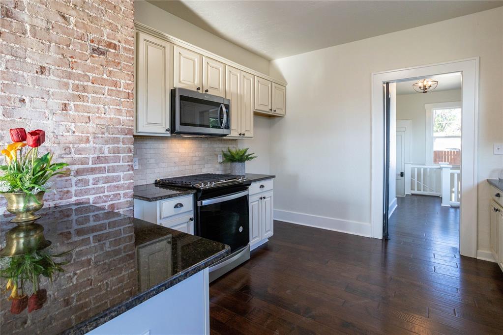 512 N College Street Property Photo 12