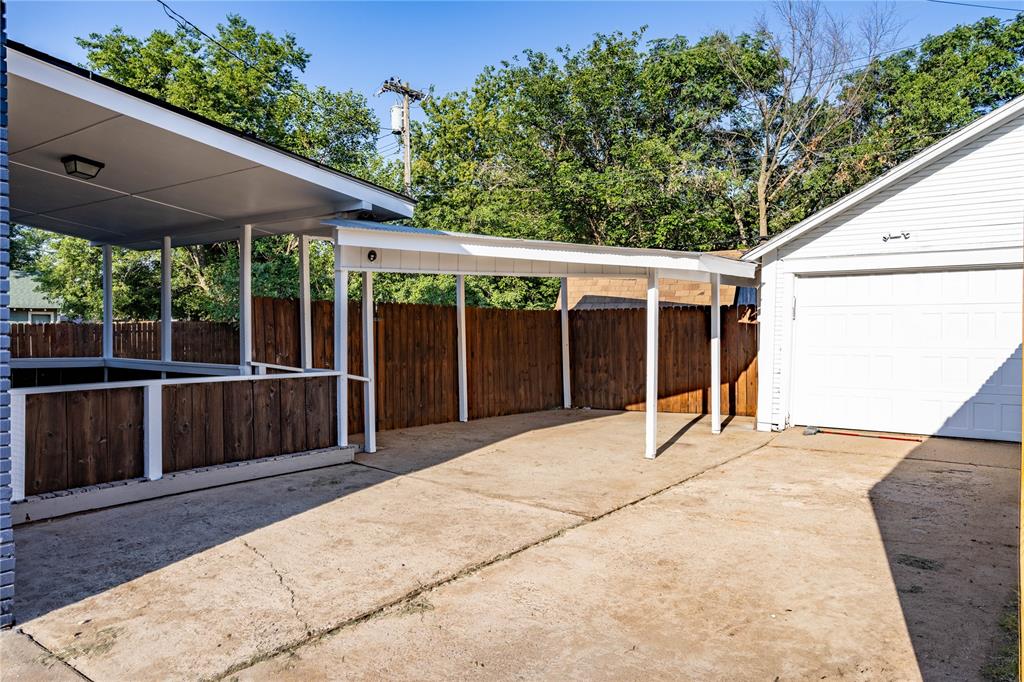 512 N College Street Property Photo 29