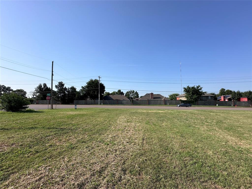 109 E Memorial Road Property Photo 3