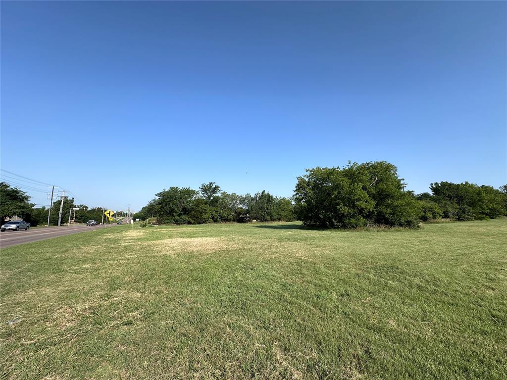109 E Memorial Road Property Photo 5