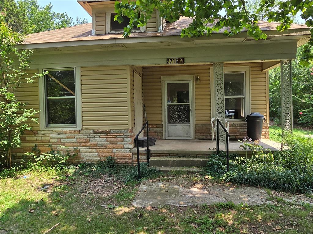 2716 N Trosper Drive Property Photo 2