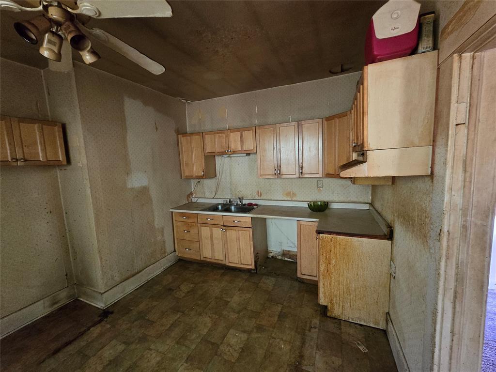 2716 N Trosper Drive Property Photo 4