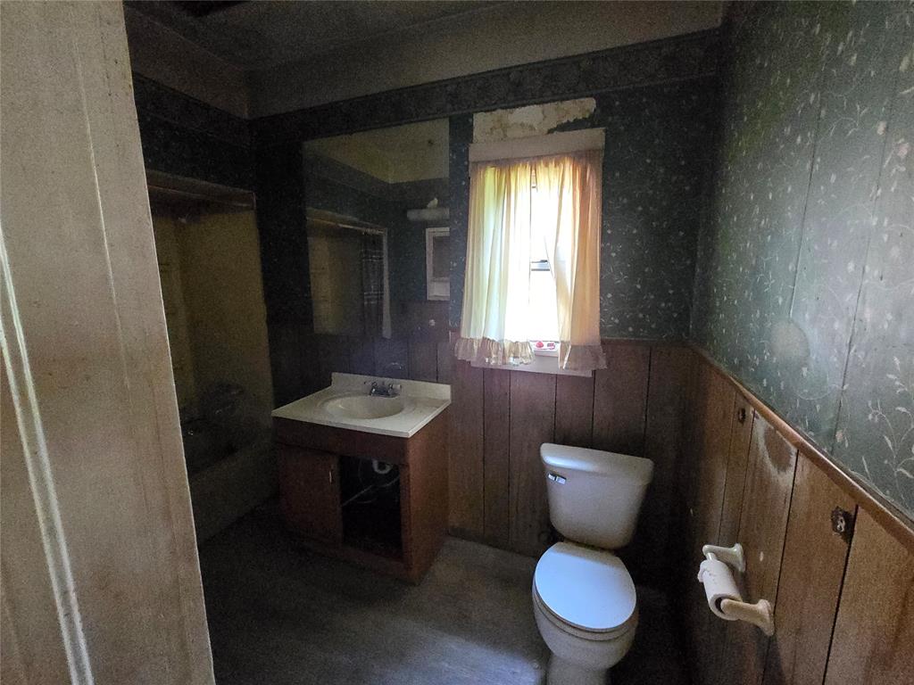 2716 N Trosper Drive Property Photo 7