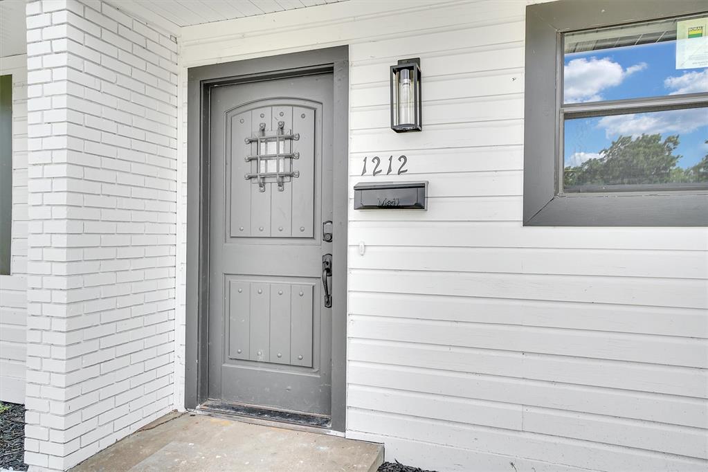 1212 Louanna Lane Property Photo 6