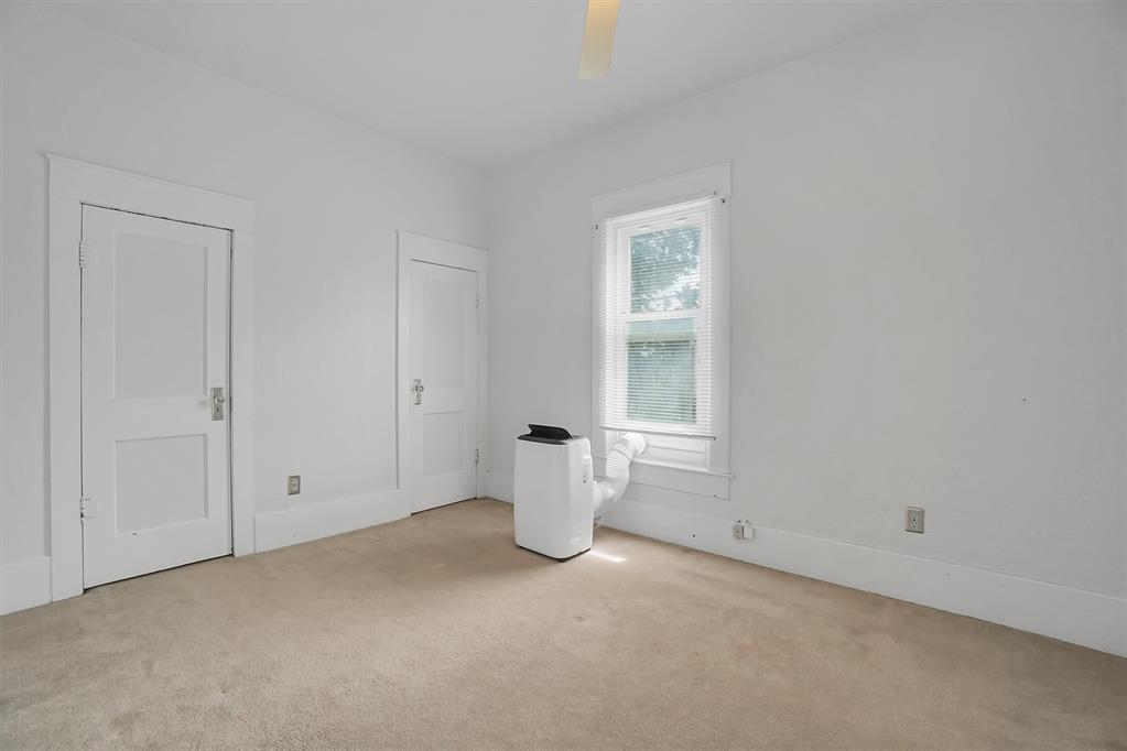117 W 6th Street Property Photo 16