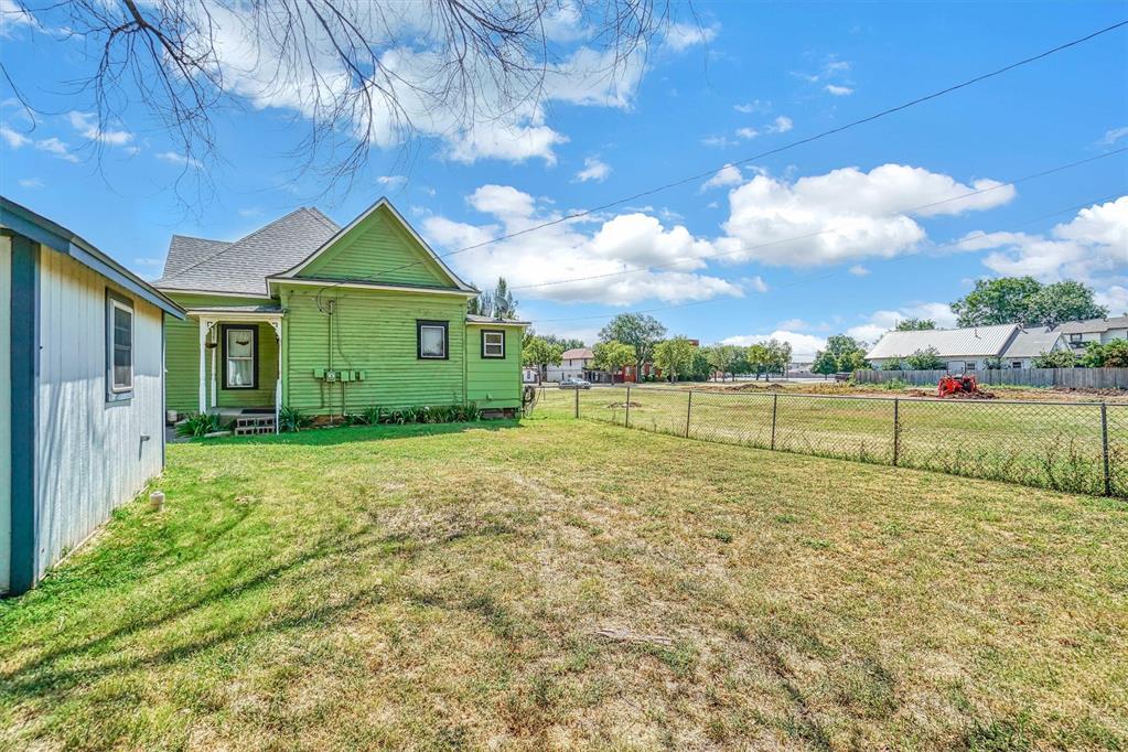 107 S Broadway Avenue Property Photo 8