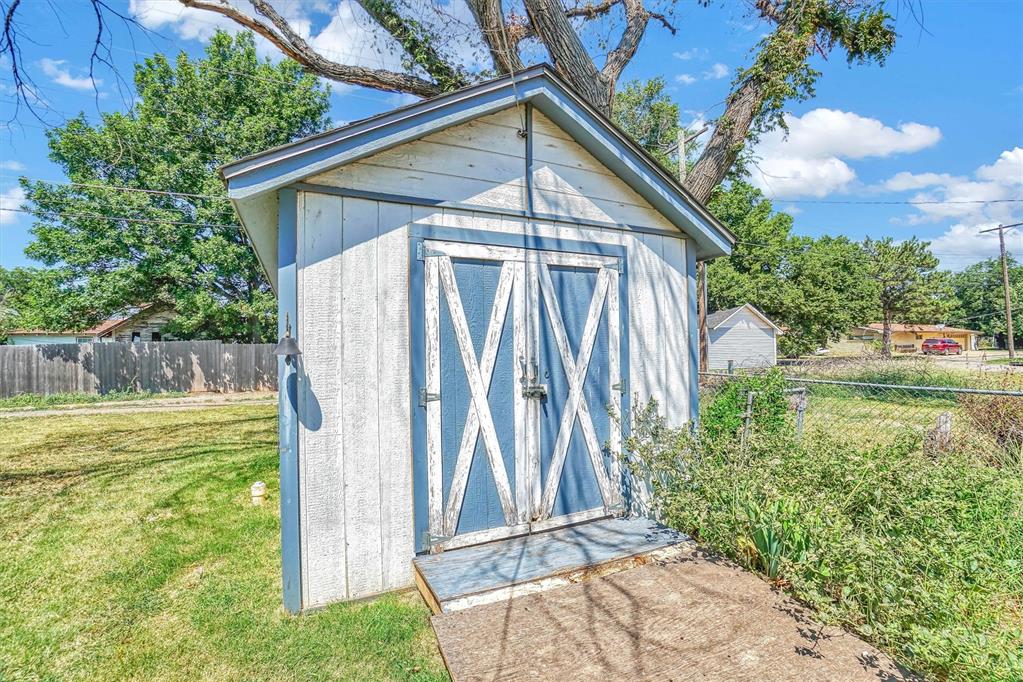 107 S Broadway Avenue Property Photo 10