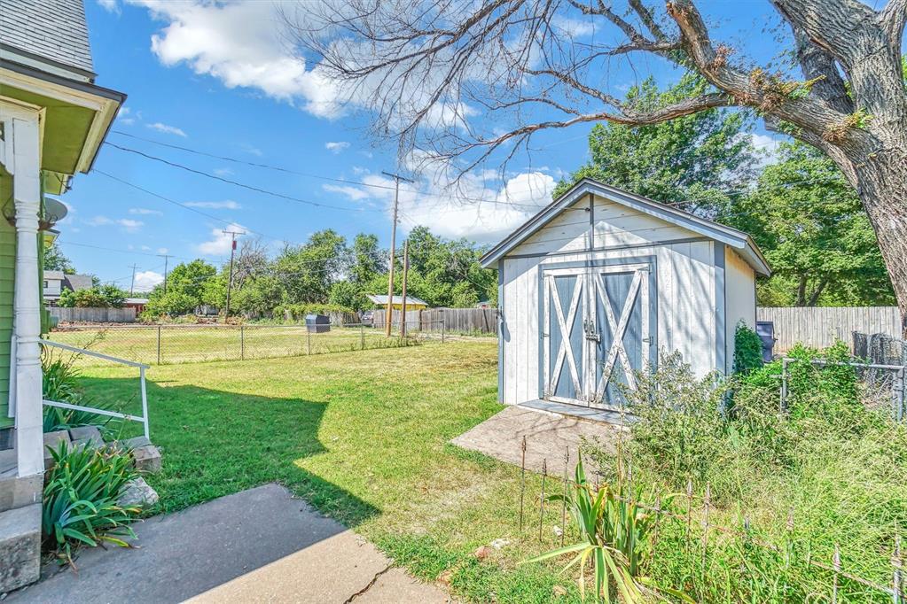 107 S Broadway Avenue Property Photo 12