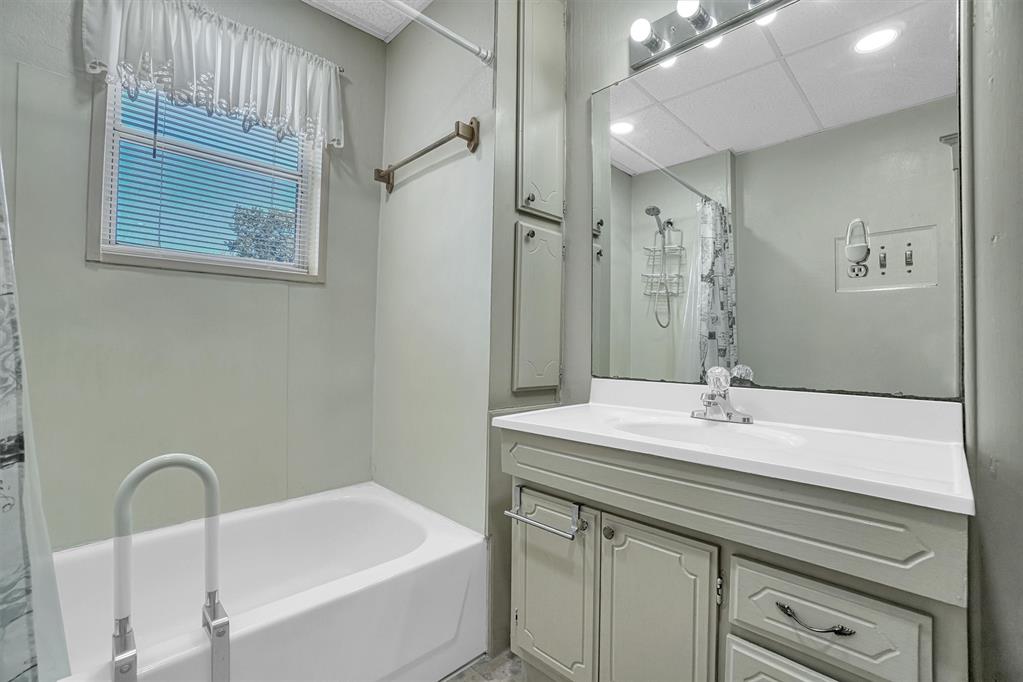 107 S Broadway Avenue Property Photo 26