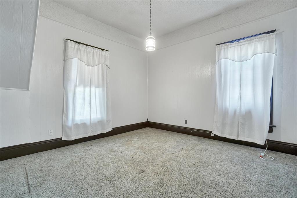 107 S Broadway Avenue Property Photo 31