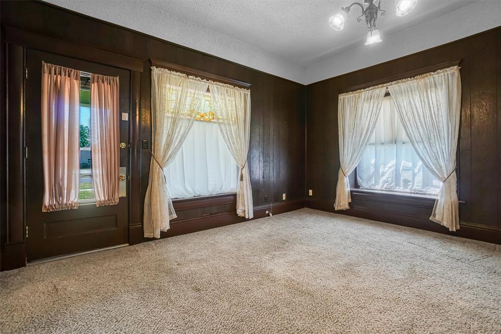 107 S Broadway Avenue Property Photo 38