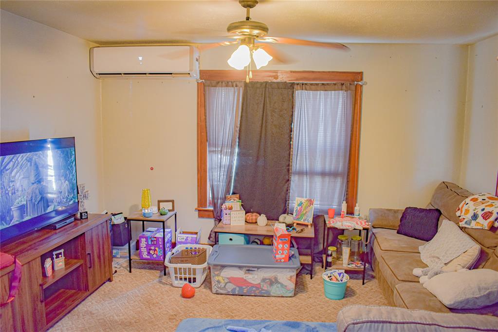 309 S Oliver Avenue Property Photo 5