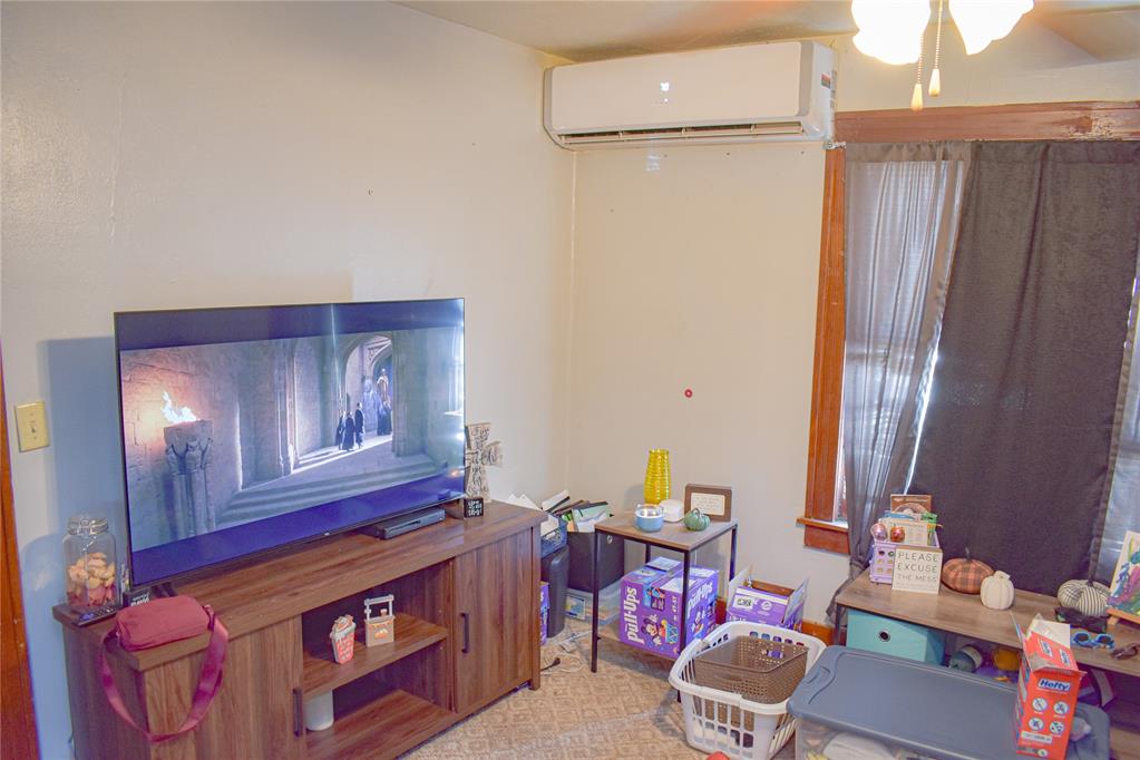 309 S Oliver Avenue Property Photo 7