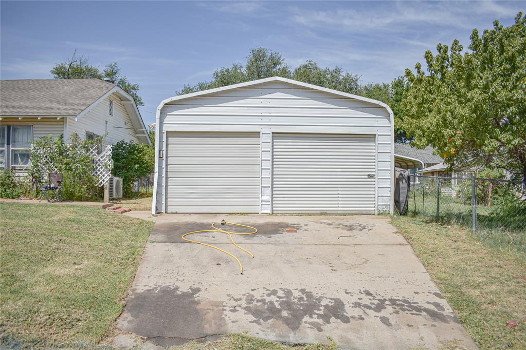 309 S Oliver Avenue Property Photo 17