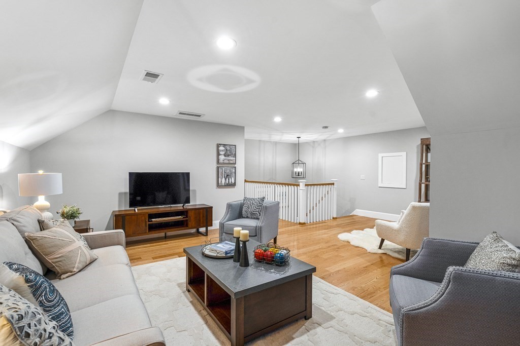 6 Pioneer Rd # 6 Property Photo 9