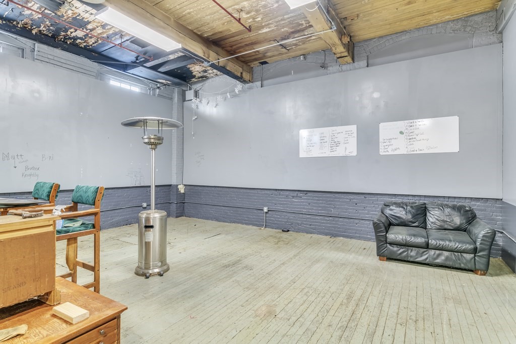 420 Race St Property Photo 17