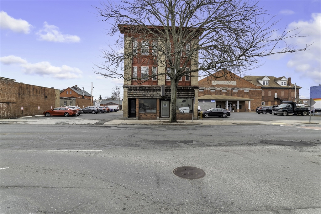 271 Elm St Property Photo 31
