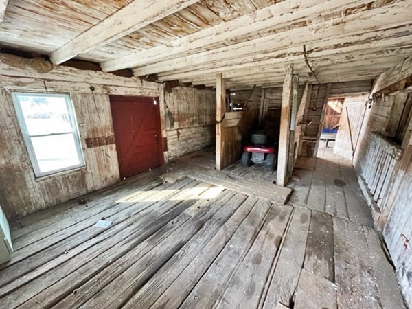 72 West Street Property Photo 12