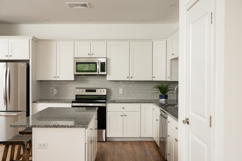 390 Chief Justice Cushing Hwy # 209 Property Photo 5